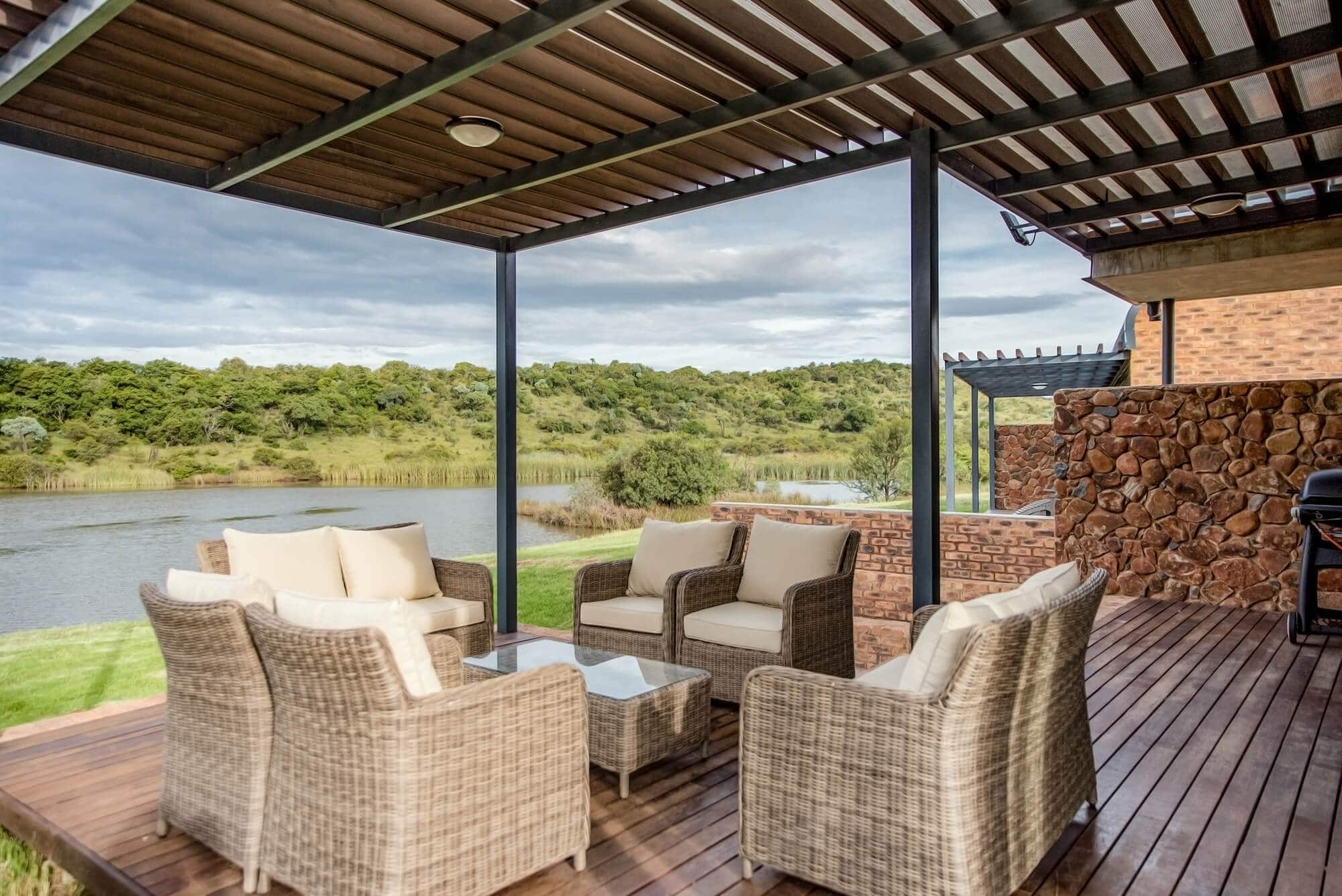 Bankenkloof Lodge Outdoor Area with view